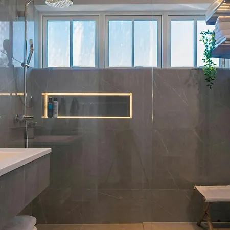 Modern Where Indoor And Outdoor Merge Hals