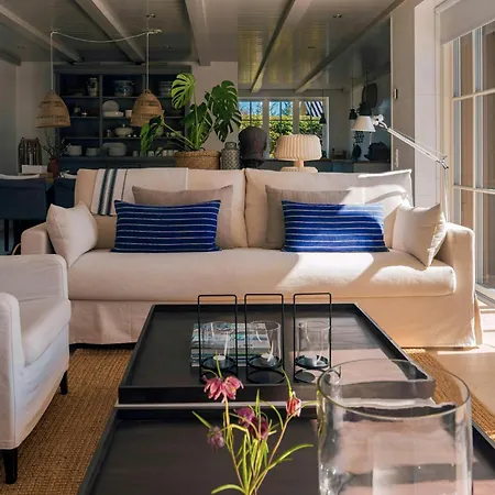 Modern Where Indoor And Outdoor Merge Holiday home